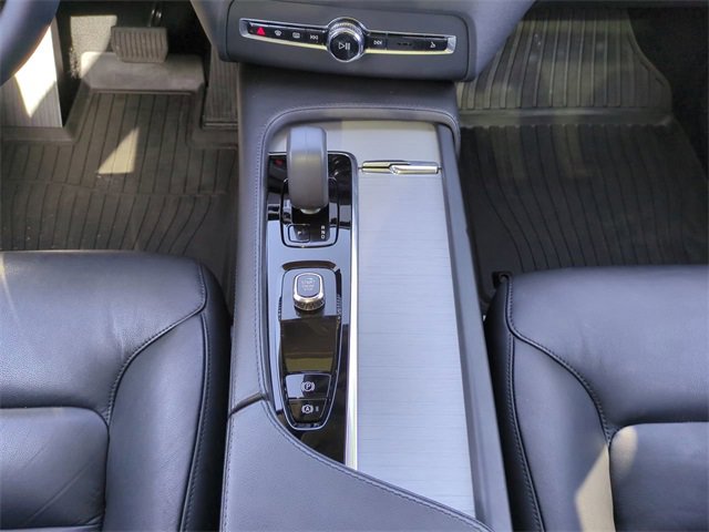 Used 2023 Volvo XC90 B5 Core w/ Protection Package Premier image 18