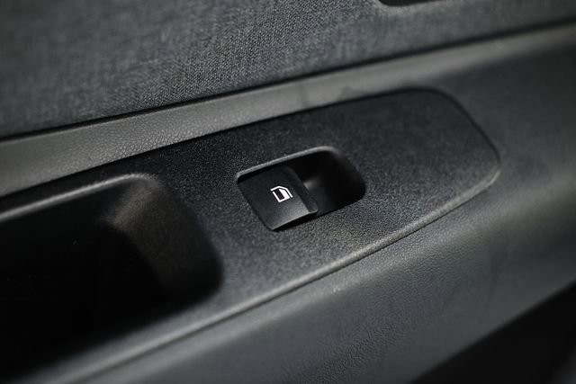 Certified 2025 Hyundai Elantra Limited image 25