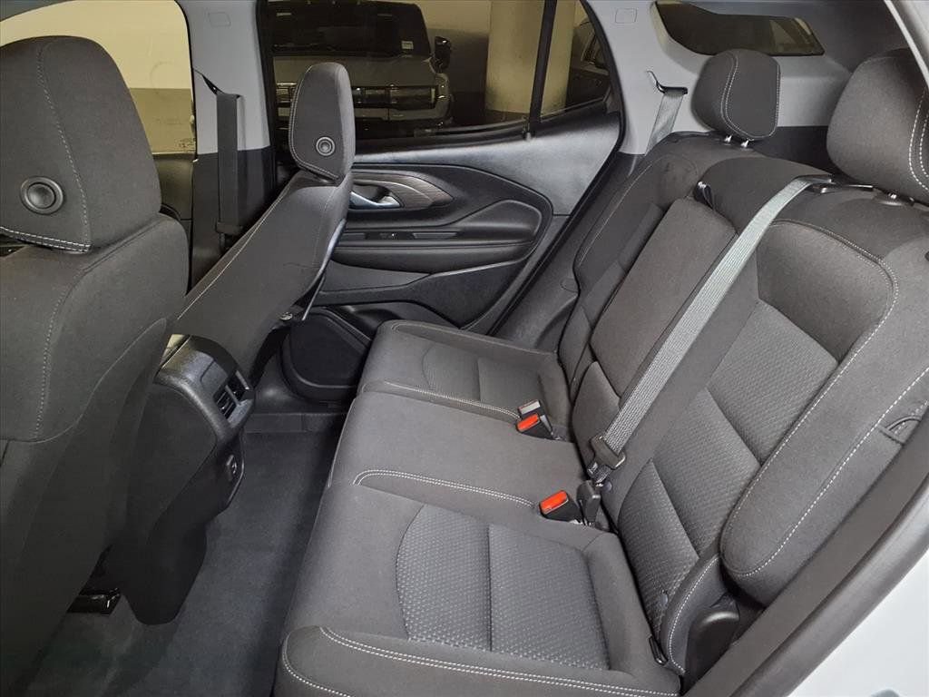 Used 2023 GMC Terrain SLE w/ Elevation Edition image 13