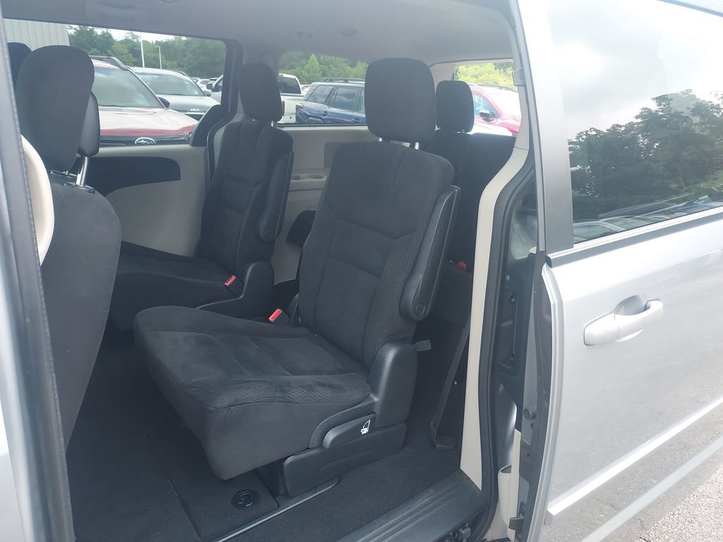 Used 2015 Dodge Grand Caravan SXT FWD image 27