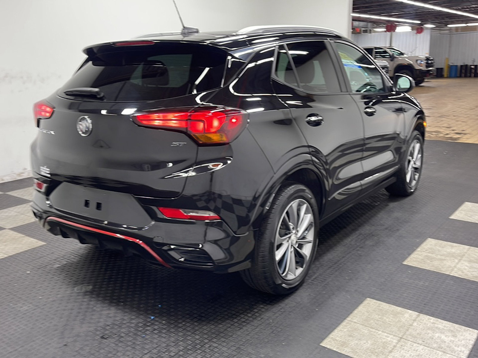 Used 2023 Buick Encore GX Select w/ Sport Touring Package FWD image 18