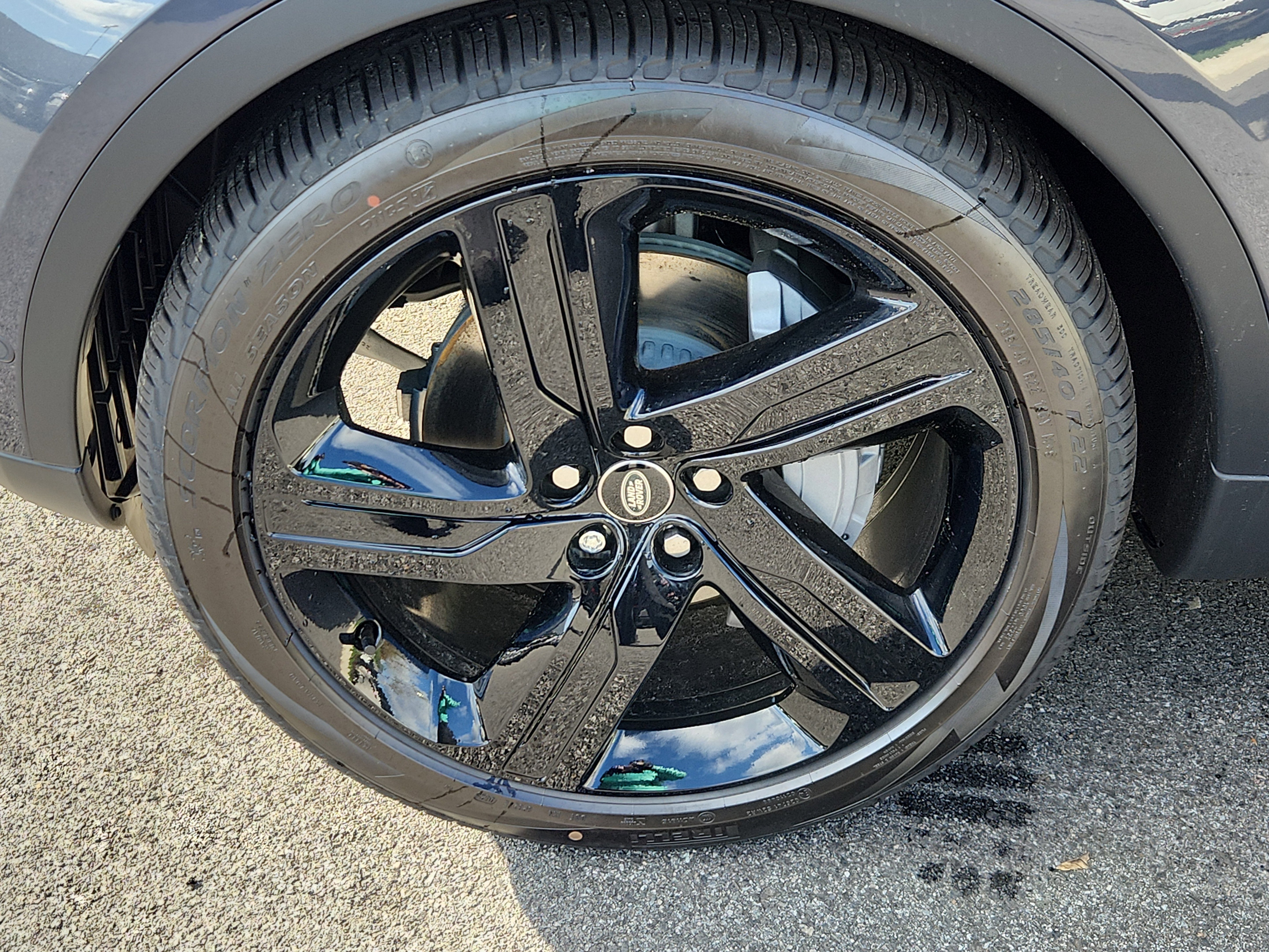 Certified 2025 Land Rover Discovery S image 9