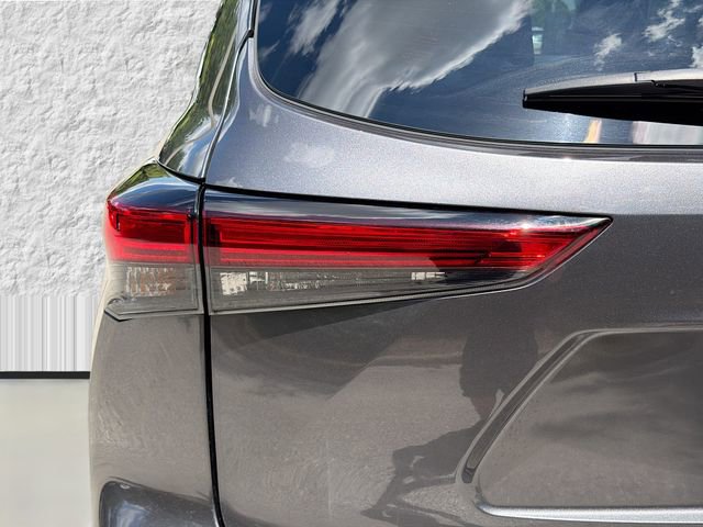 Used 2023 Toyota Highlander Limited AWD/4WD image 10