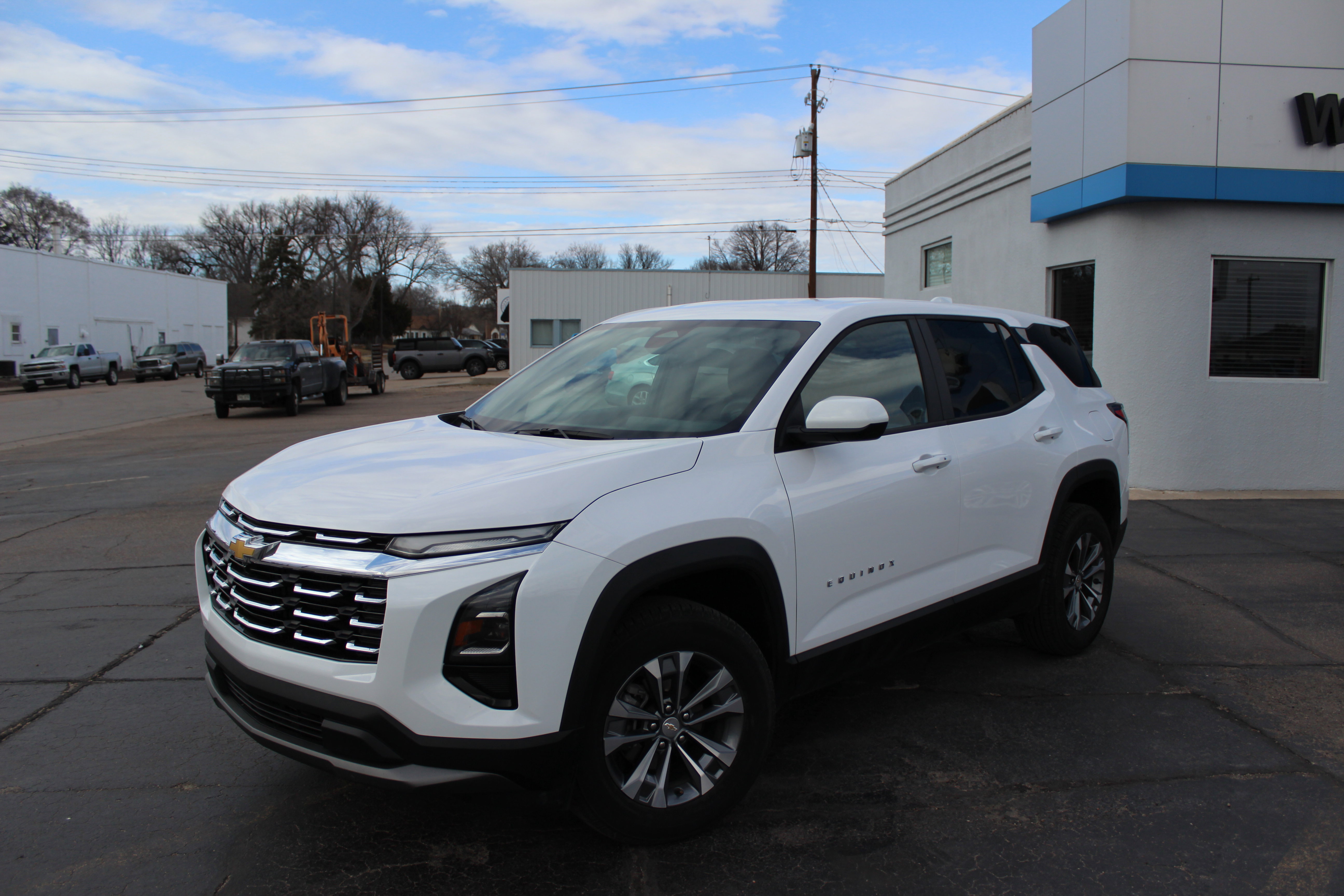 Used 2025 Chevrolet Equinox LT image 1