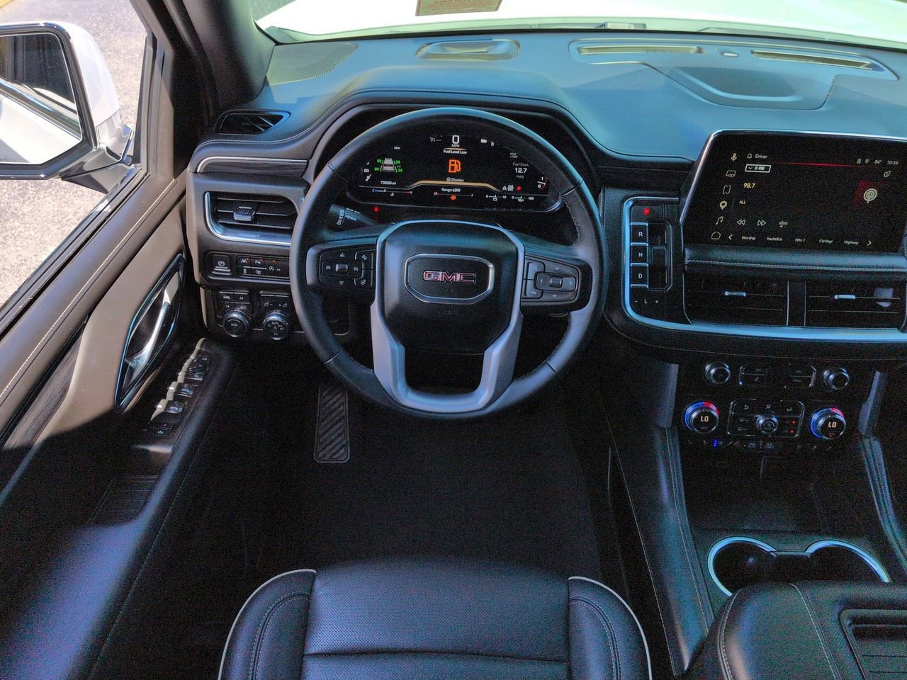 Used 2023 GMC Yukon XL SLT w/ SLT Luxury Package AWD/4WD image 15