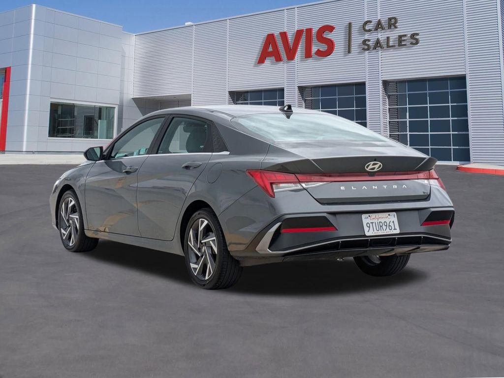 Used 2025 Hyundai Elantra SEL FWD image 9