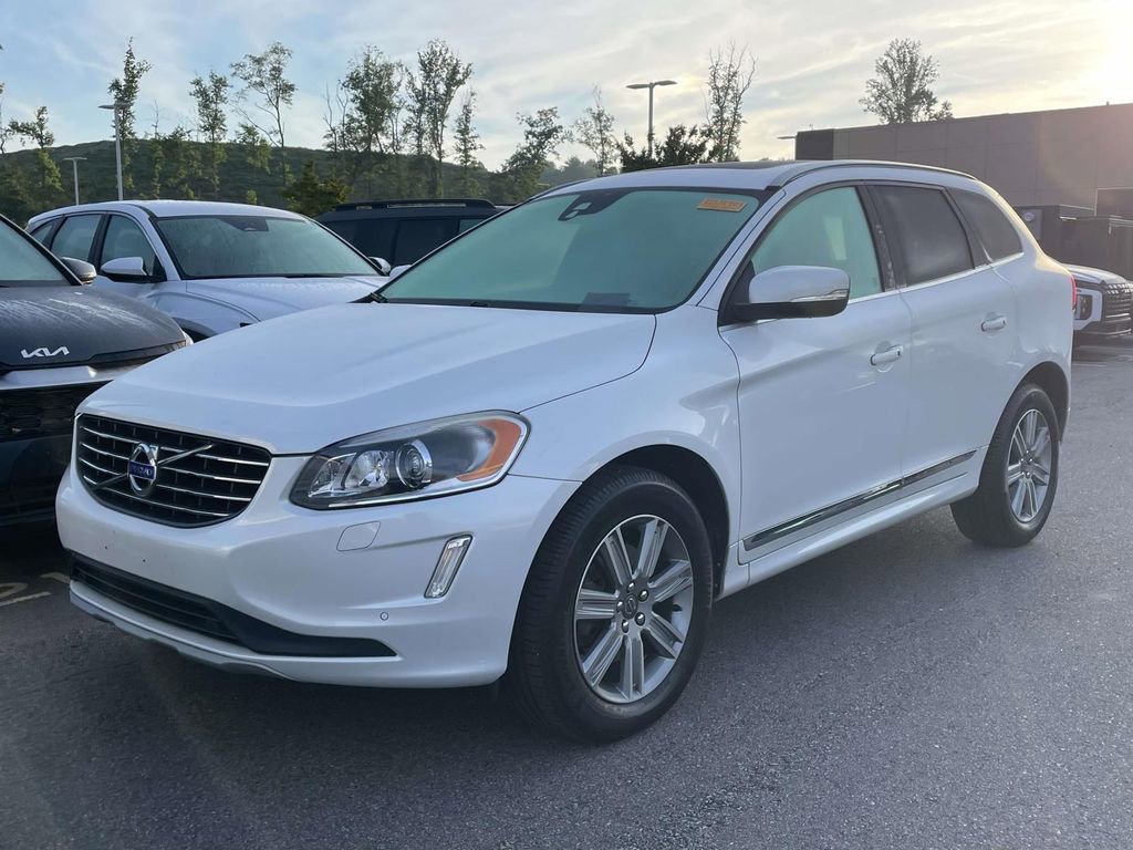 Used 2017 Volvo XC60 T5 Inscription w/ Preferred Option Package AWD/4WD image 2