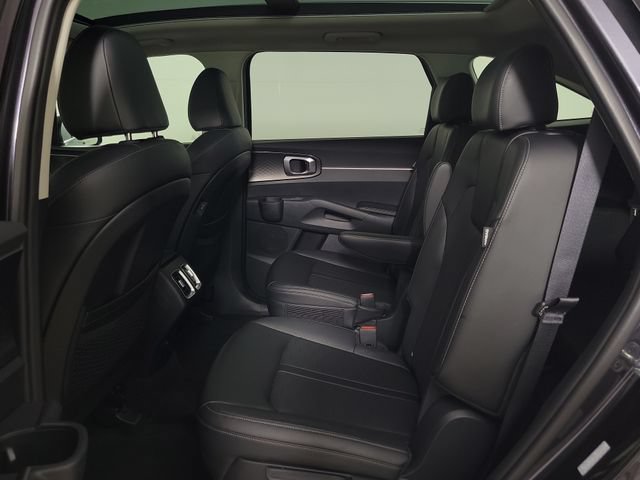 Used 2025 Kia Sorento EX w/ Panoramic Sunroof Package FWD image 14