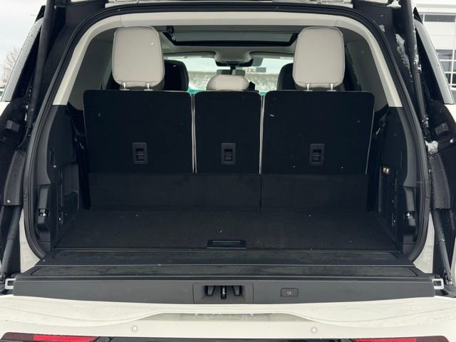 New 2025 Lincoln Navigator Reserve image 9