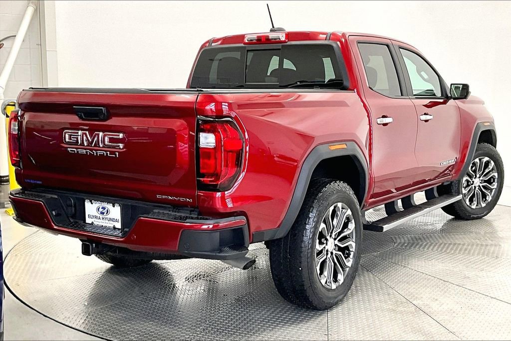 Used 2025 GMC Canyon Denali image 2
