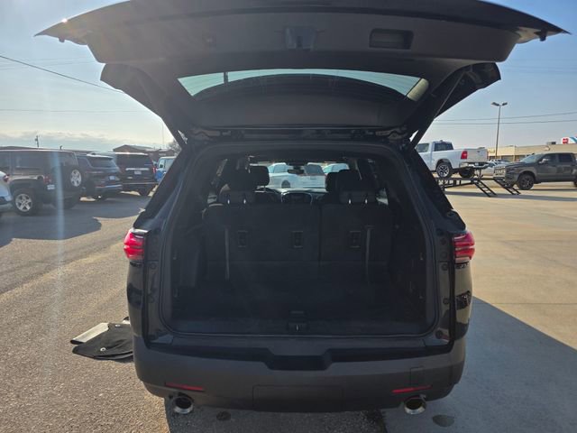 Used 2023 Chevrolet Traverse LT w/ Rear Camera Mirror Package image 23