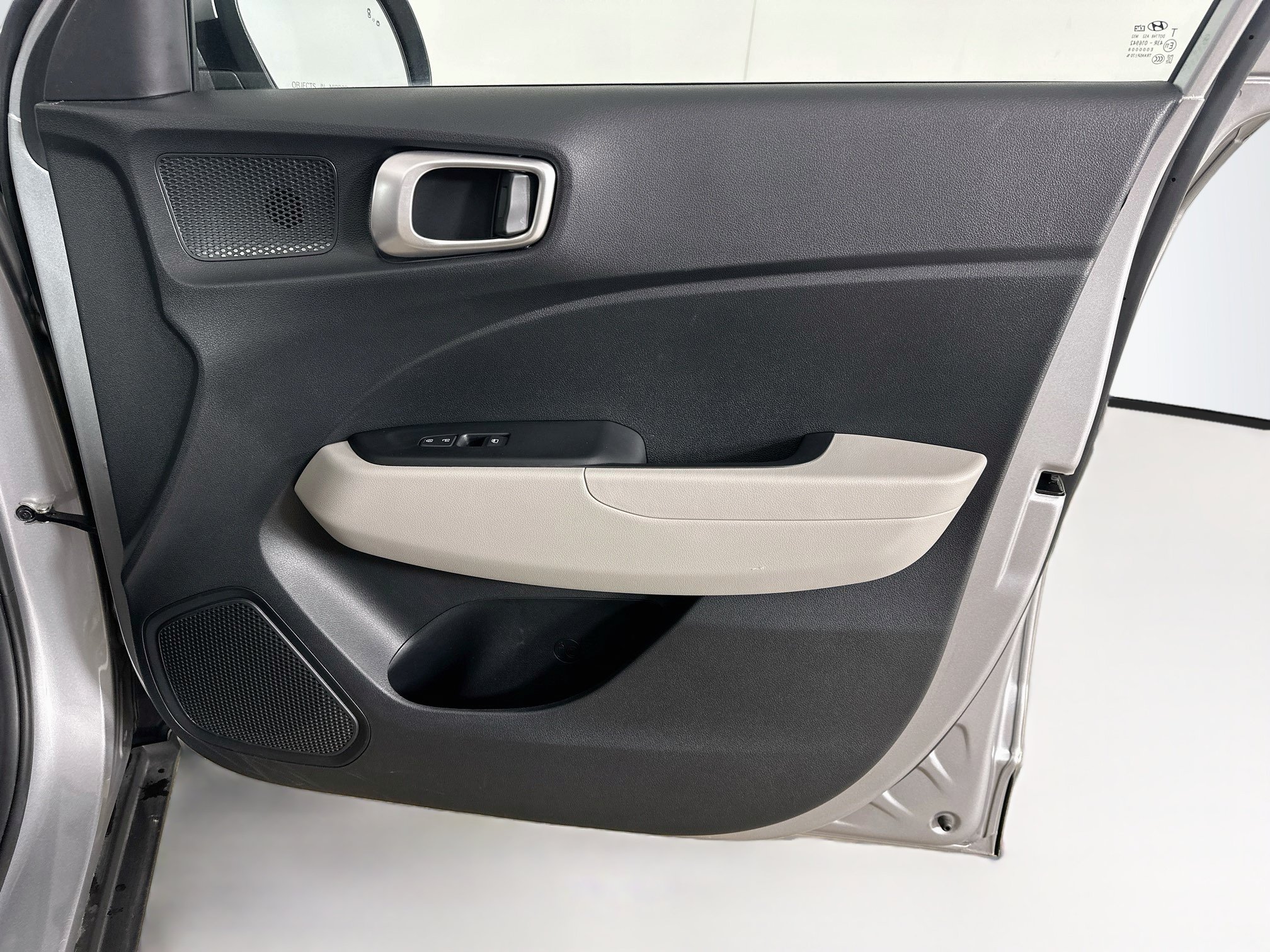 Used 2025 Hyundai Venue SEL FWD image 30