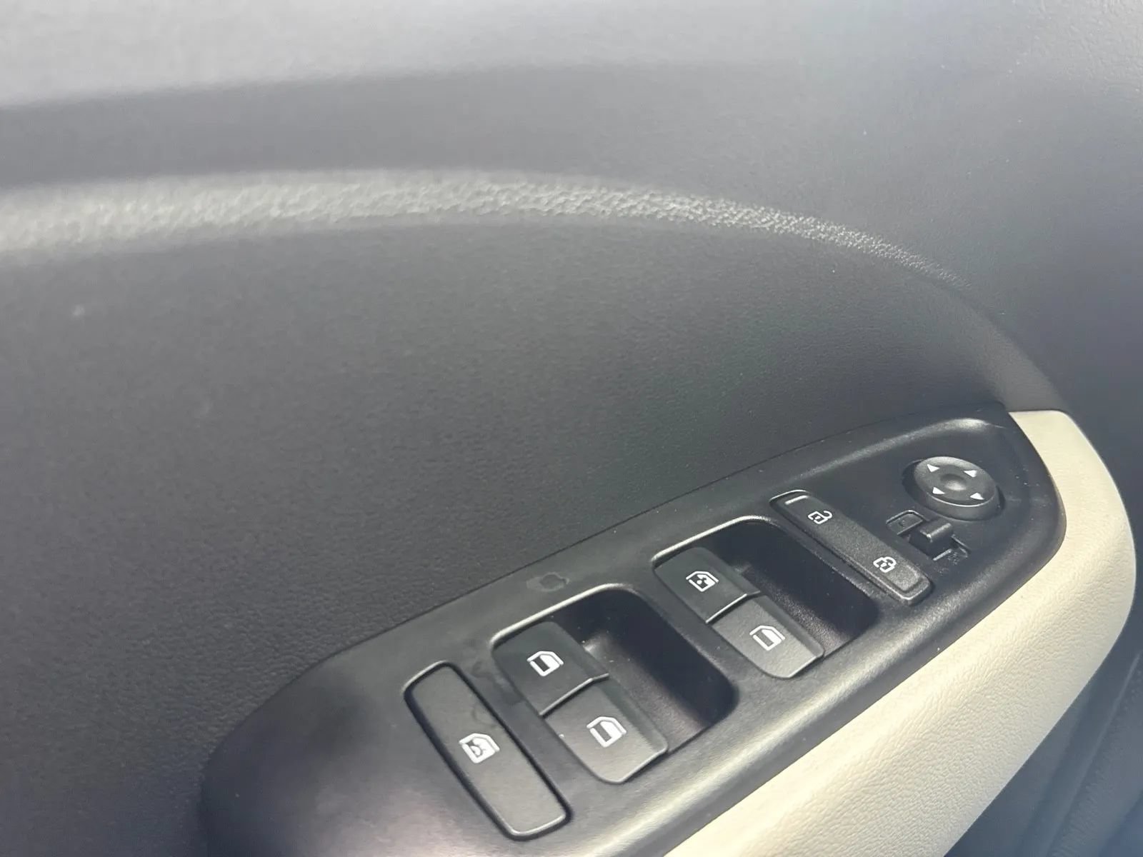 Used 2024 Hyundai Venue SEL FWD image 25
