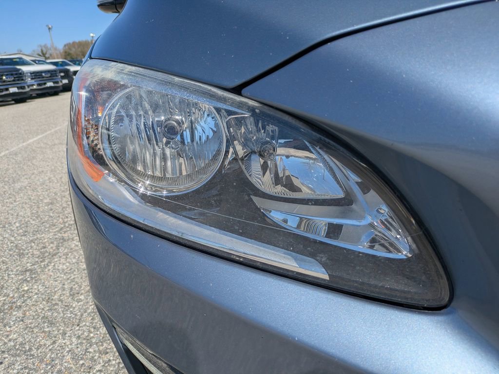 Used 2018 Volvo V60 T5 Cross Country image 10