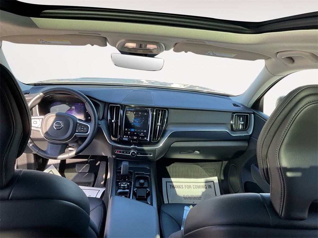 Used 2024 Volvo XC60 B5 Core image 10