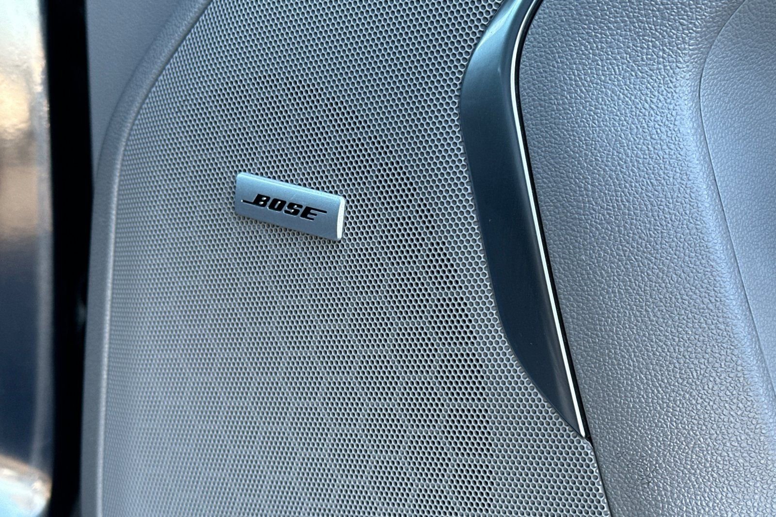 Used 2024 Chevrolet Suburban LT image 24