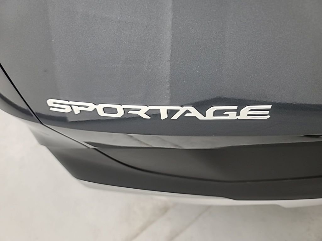 Used 2025 Kia Sportage LX image 11