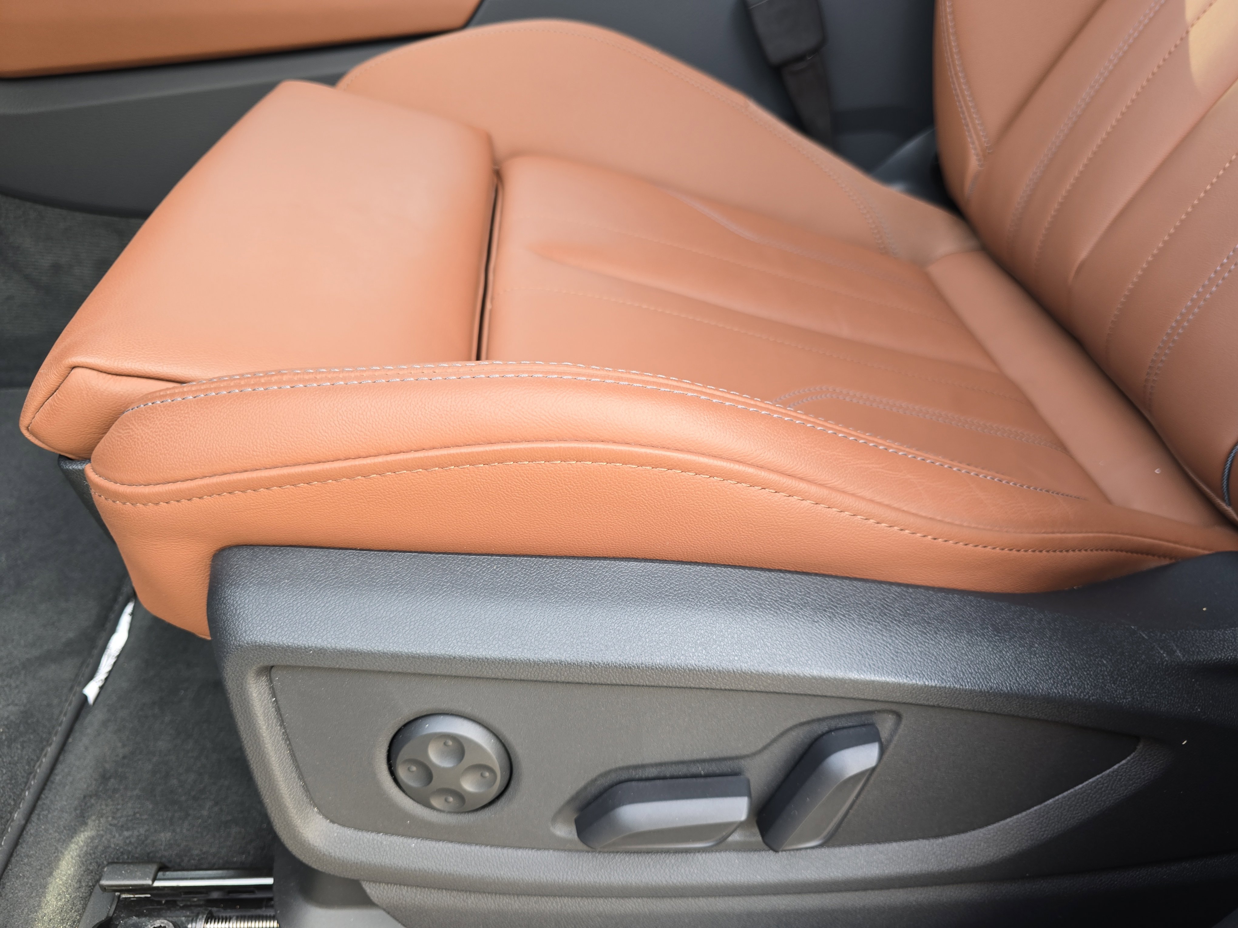 Used 2025 Audi Q5 e Premium Plus w/ Premium Plus Package image 29