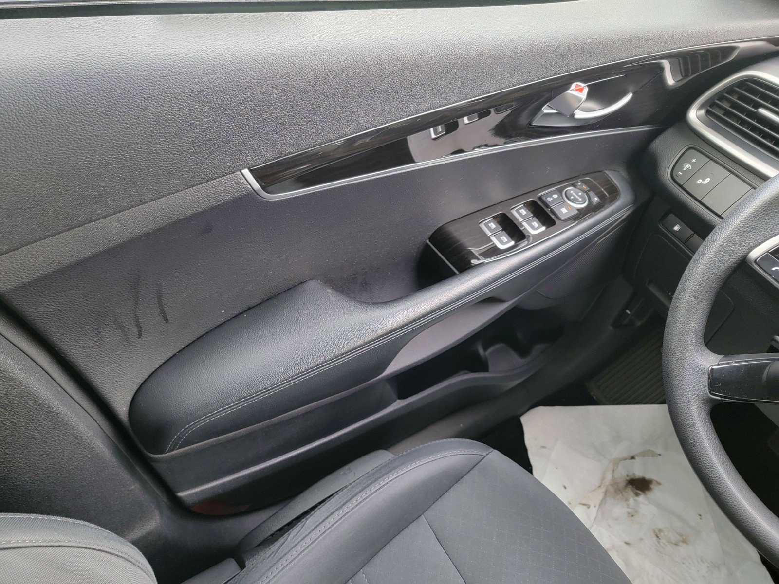 Used 2019 Kia Sorento LX image 32