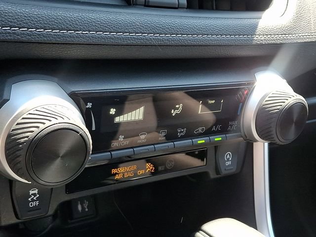 Used 2019 Toyota RAV4 LE w/ All Weather Liner Package AWD/4WD image 15