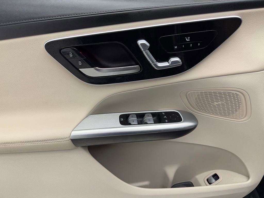 Used 2024 Mercedes-Benz GLC 300 4MATIC image 40