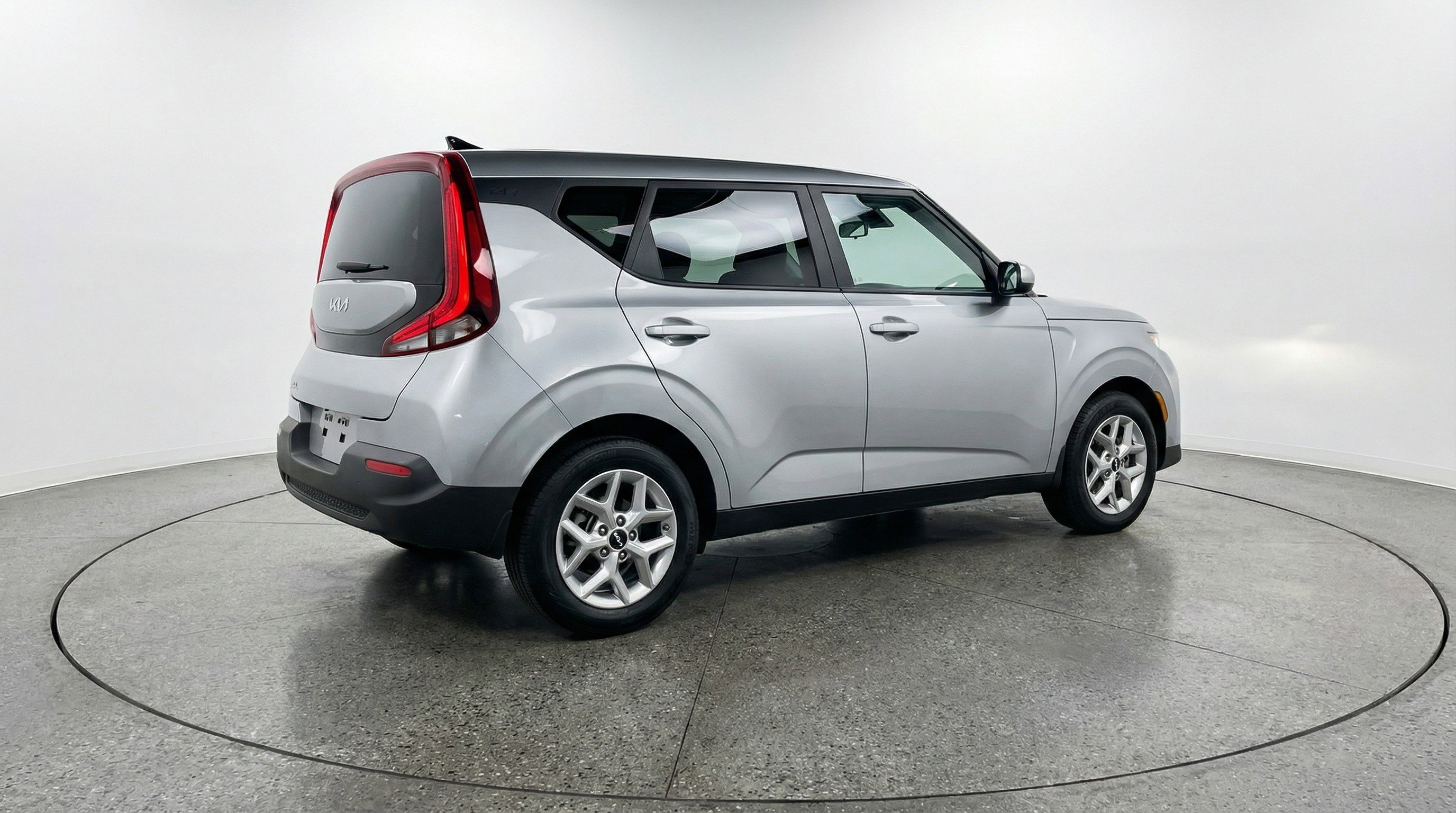 Used 2025 Kia Soul LX w/ LX Technology Package FWD image 9