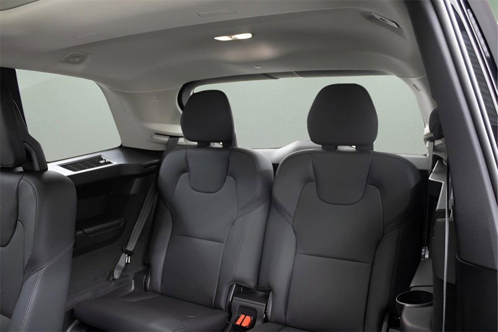 Certified 2025 Volvo XC90 T8 Plus w/ Protection Package Premier image 36