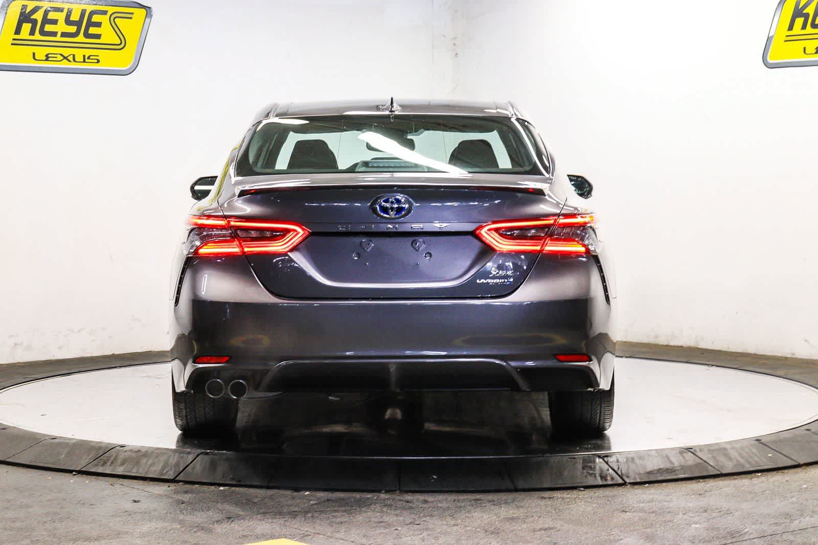 Used 2023 Toyota Camry XSE FWD image 3