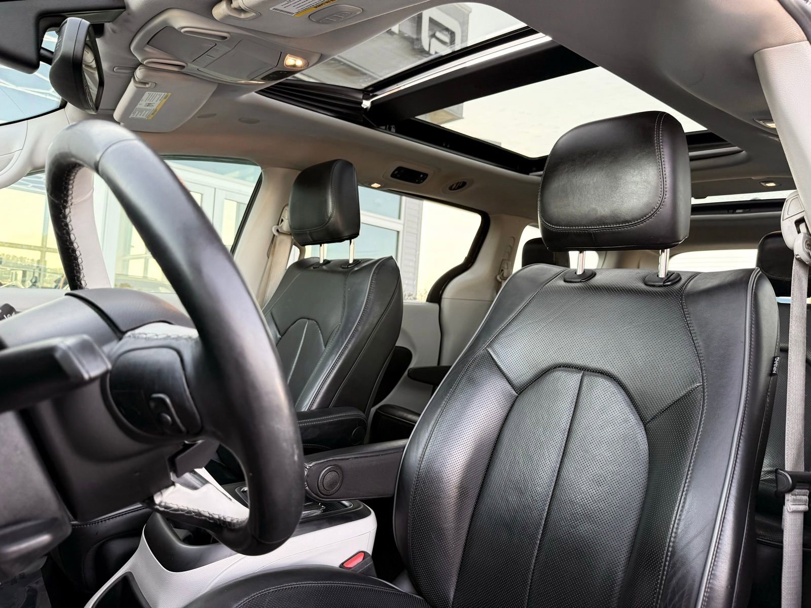 Used 2020 Chrysler Pacifica Limited FWD image 22