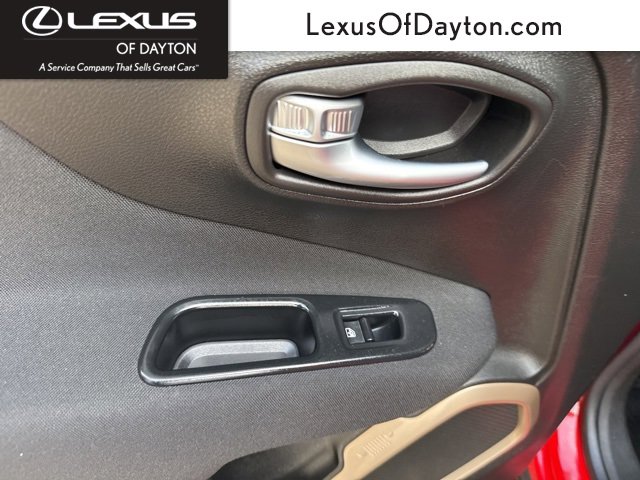 Used 2017 Jeep Renegade Latitude w/ Cold Weather Group image 31