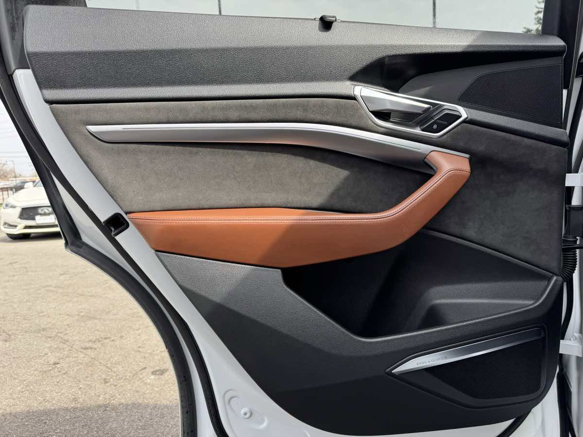 Used 2019 Audi e-tron Prestige w/ Prestige Package image 45