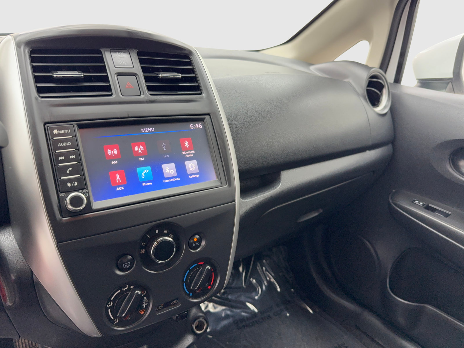 Used 2019 Nissan Versa Note SV FWD image 23