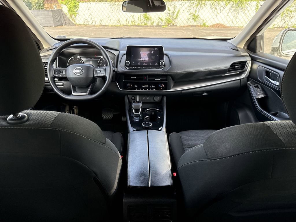 Used 2025 Nissan Rogue SV AWD/4WD image 10
