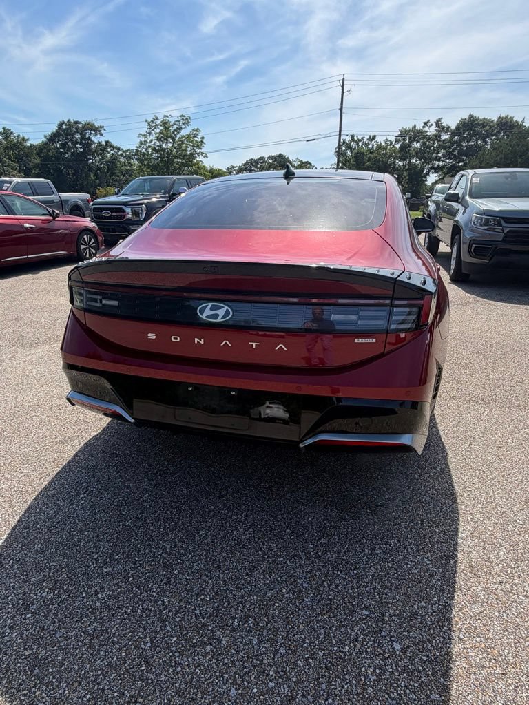 Used 2025 Hyundai Sonata Limited FWD image 3