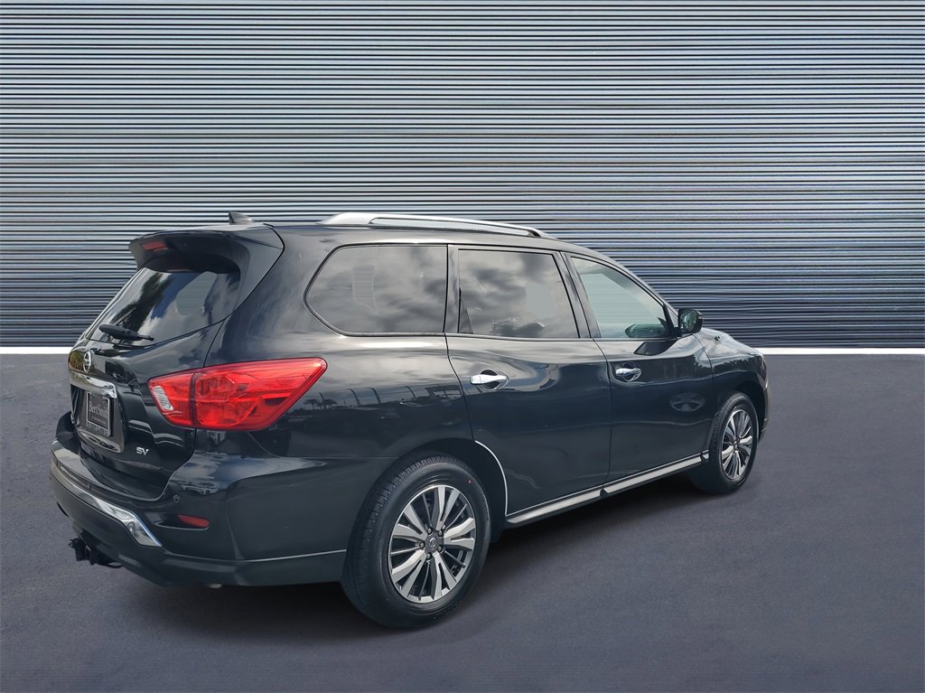 Used 2020 Nissan Pathfinder SV image 3