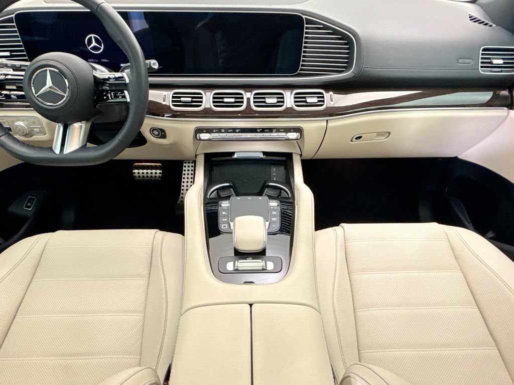 Used 2025 Mercedes-Benz GLS 580 4MATIC image 13