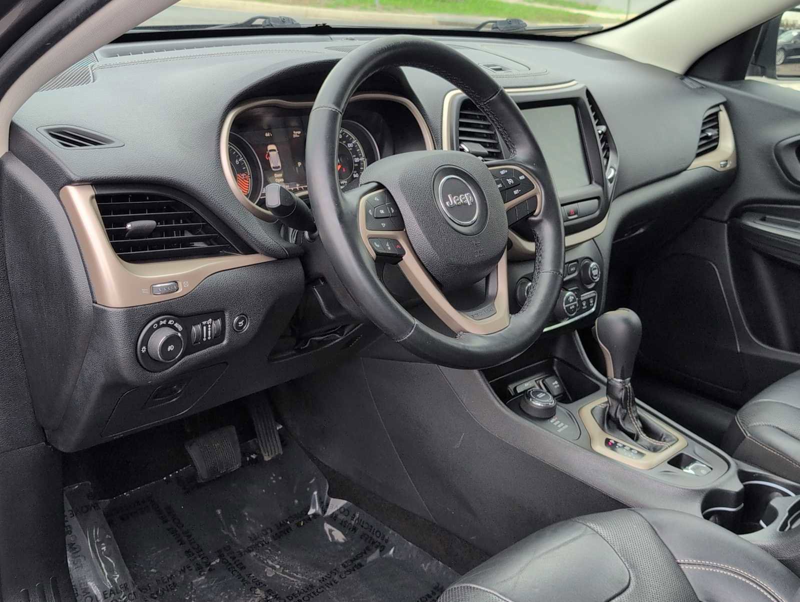 Used 2015 Jeep Cherokee Limited w/ Luxury Group image 10