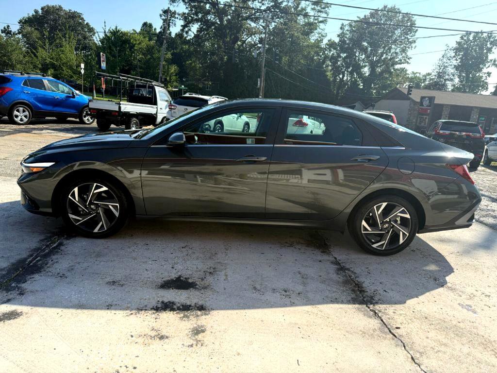Used 2024 Hyundai Elantra SEL w/ Convenience Package image 2