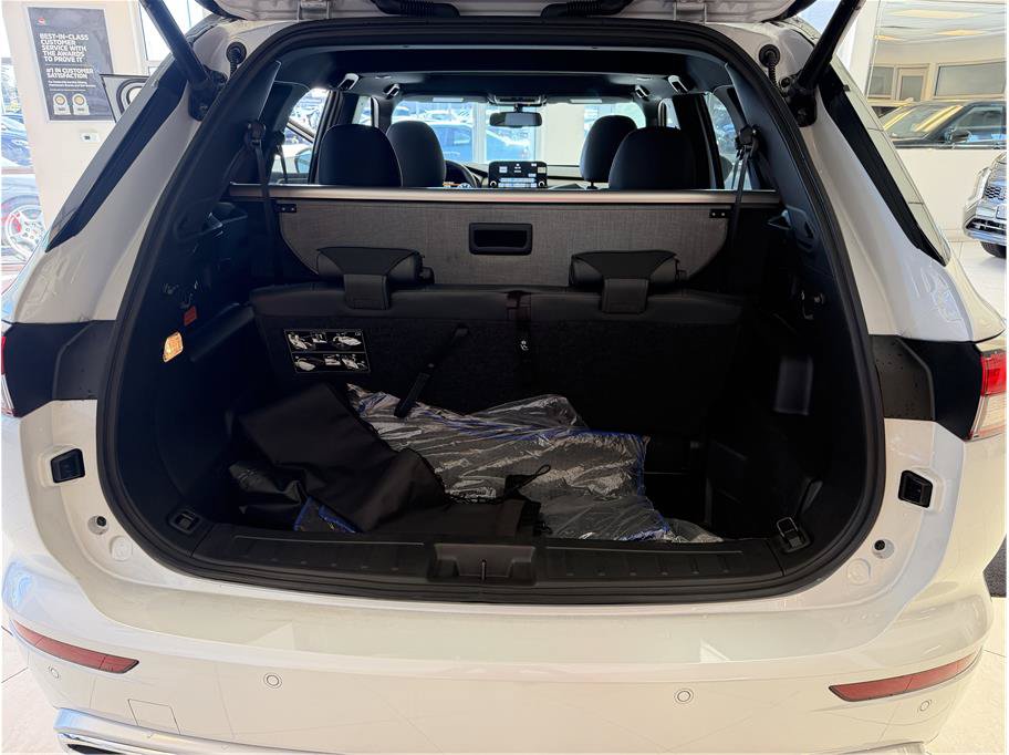 Used 2025 Mitsubishi Outlander 4WD Plug-In Hybrid image 28