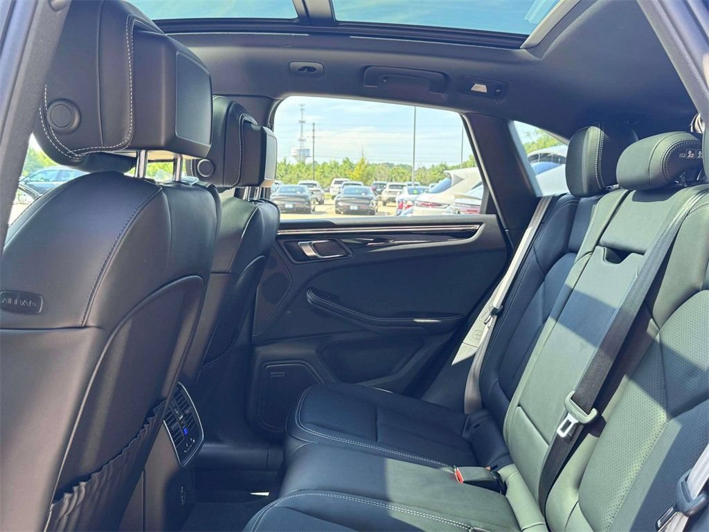 New 2025 Porsche Macan AWD/4WD image 32