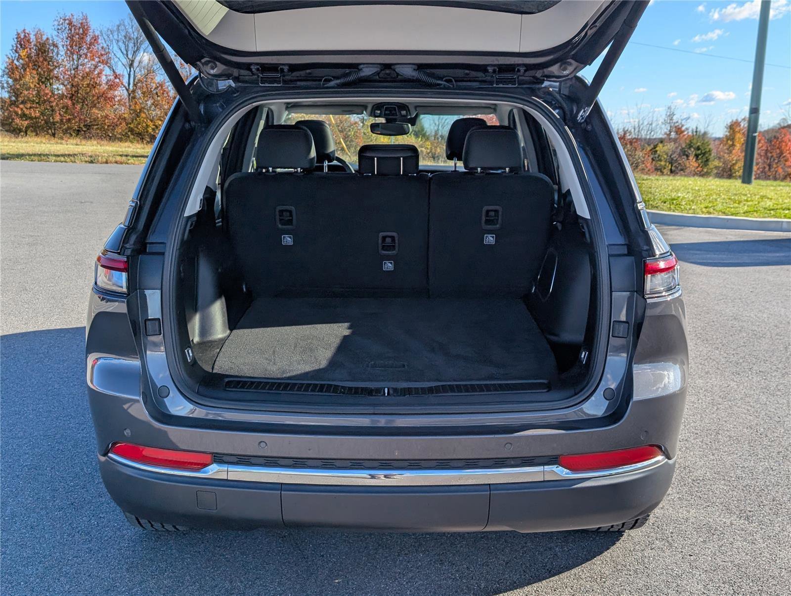 Used 2023 Jeep Grand Cherokee 4WD 4xe image 13