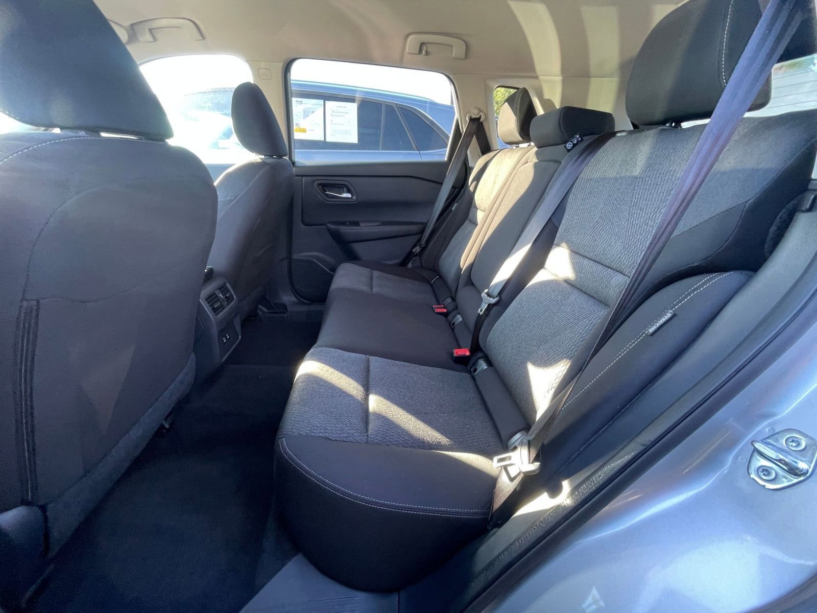 Used 2025 Nissan Rogue SV image 25