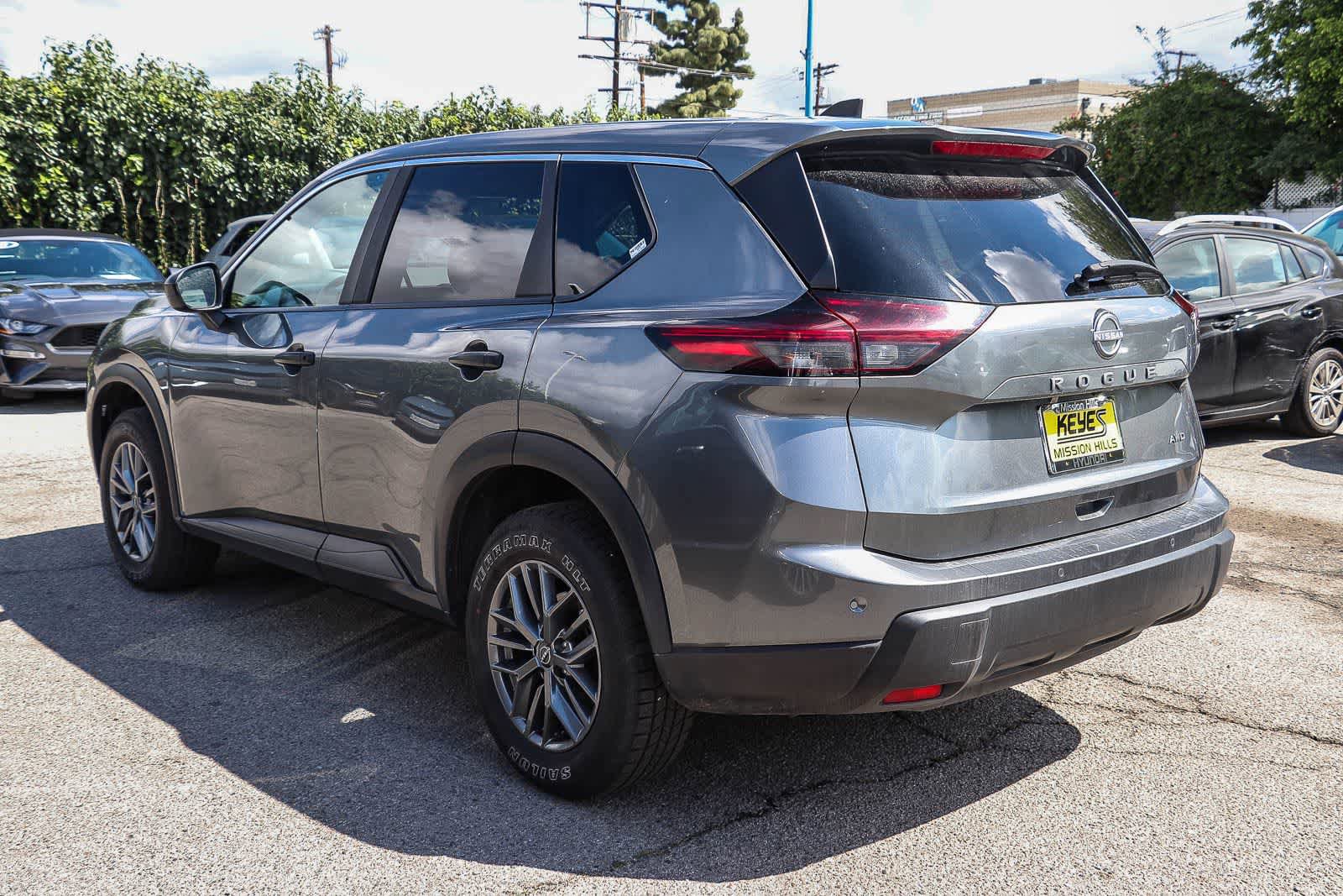 Used 2024 Nissan Rogue S image 5