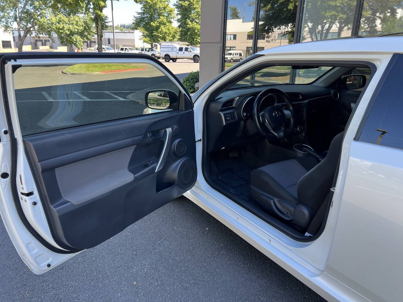 Used 2015 Scion tC FWD image 8