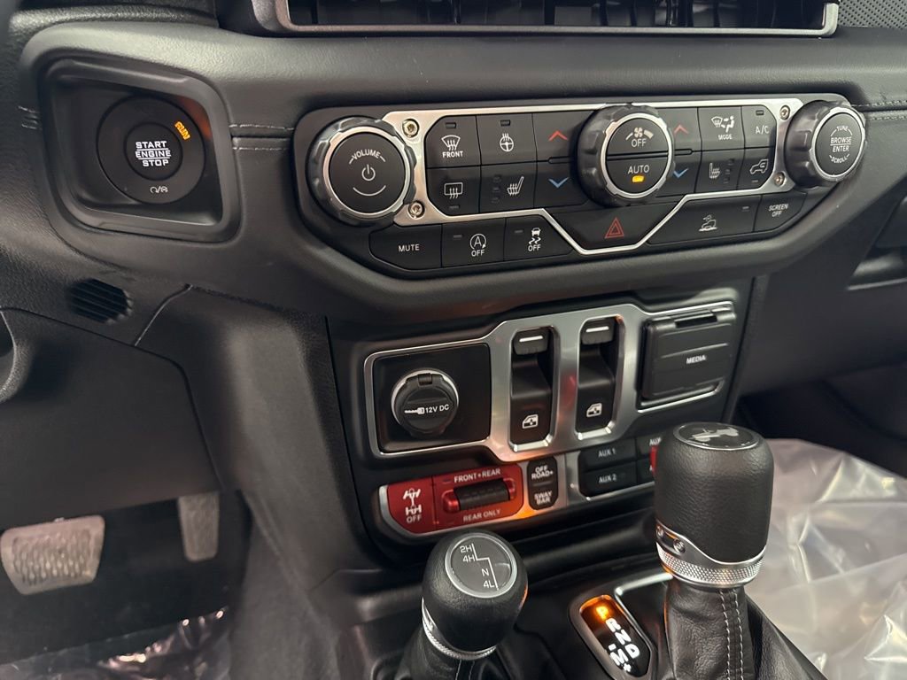 New 2025 Jeep Wrangler Rubicon w/ Convenience Group AWD/4WD image 21