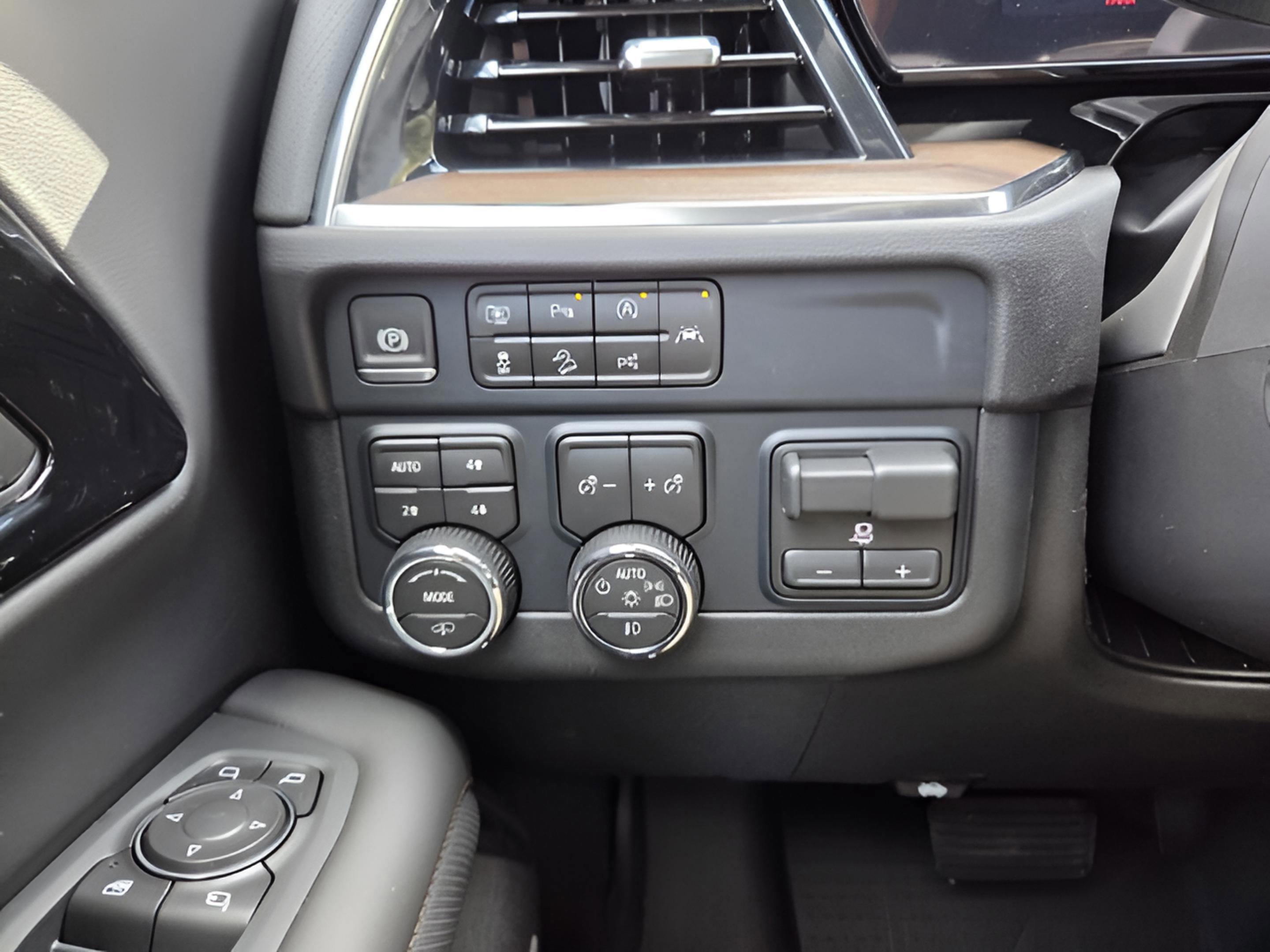 New 2026 Chevrolet Suburban High Country image 9