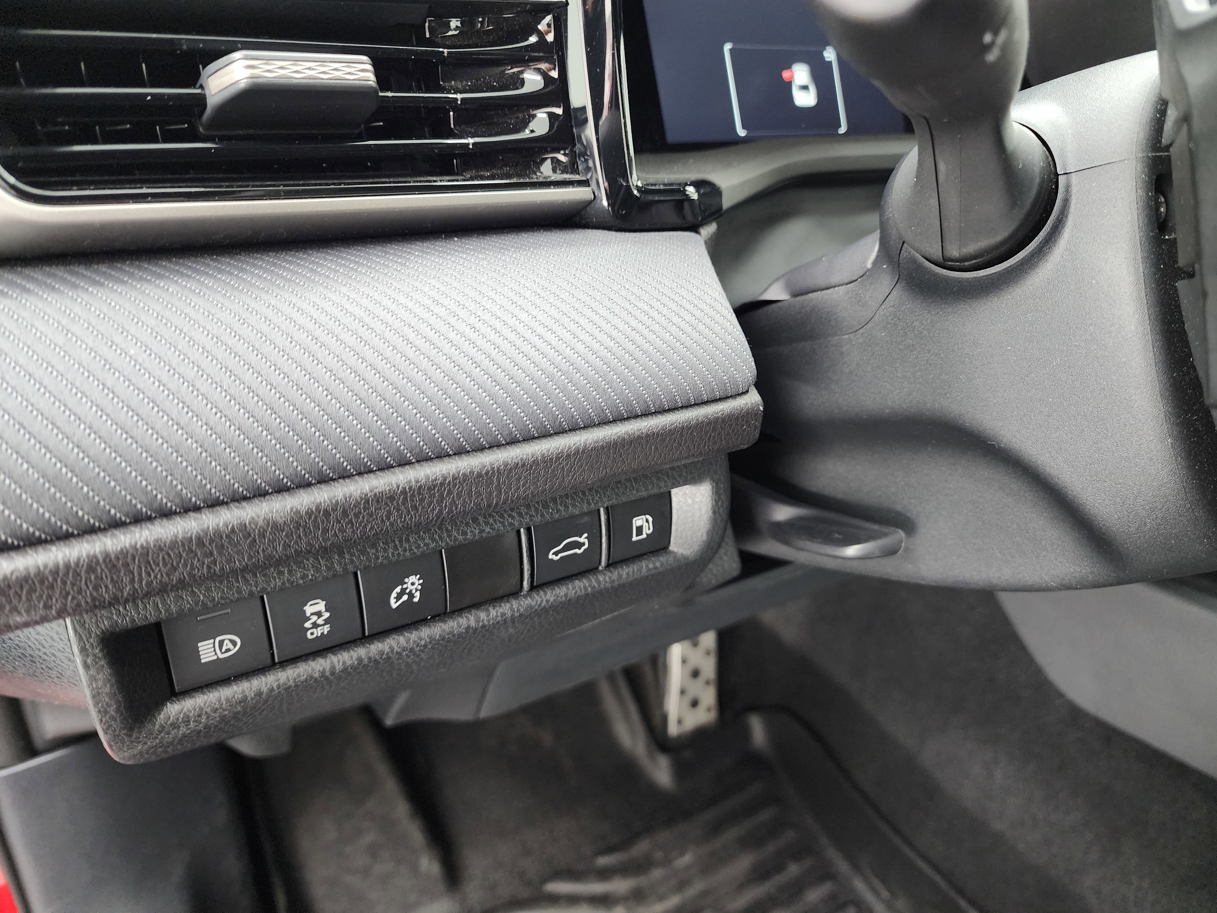 Used 2025 Toyota Camry SE image 40