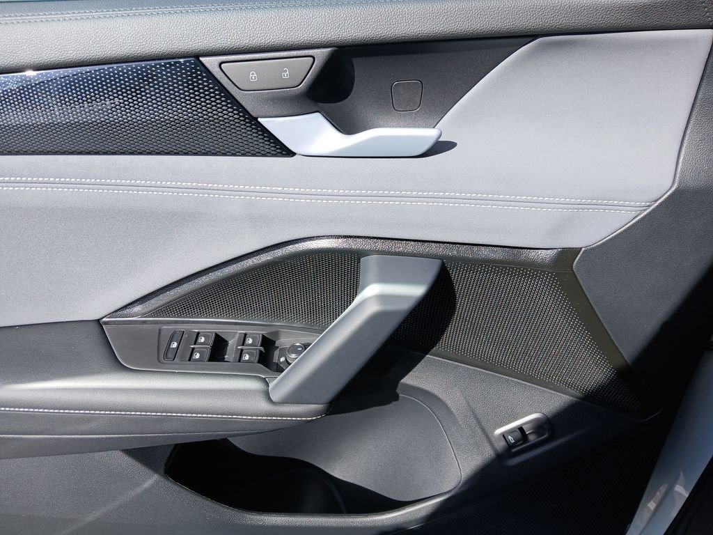 New 2026 Volkswagen Tiguan SE image 11