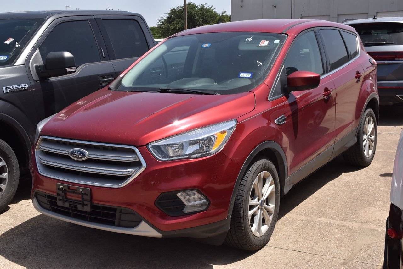 Used 2019 Ford Escape SE FWD image 2