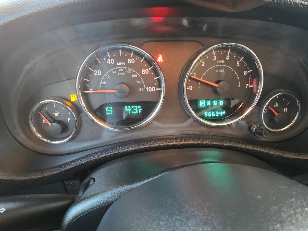 Used 2017 Jeep Wrangler Unlimited Sahara w/ Max Tow Package image 6